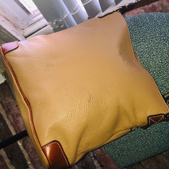 Dooney and Bourke Saffiano leather crossbody - Picture 9 of 12